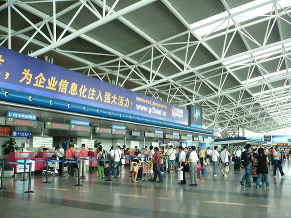 深セン空港 チェックインカウンター.jpg