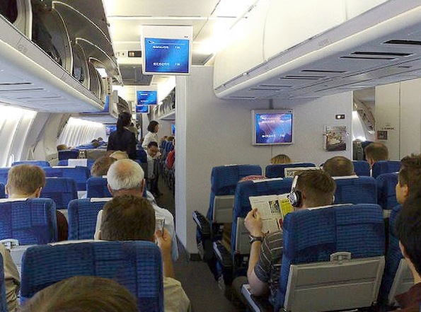 Finnair_MD-11_Economy_class_cabin.jpg